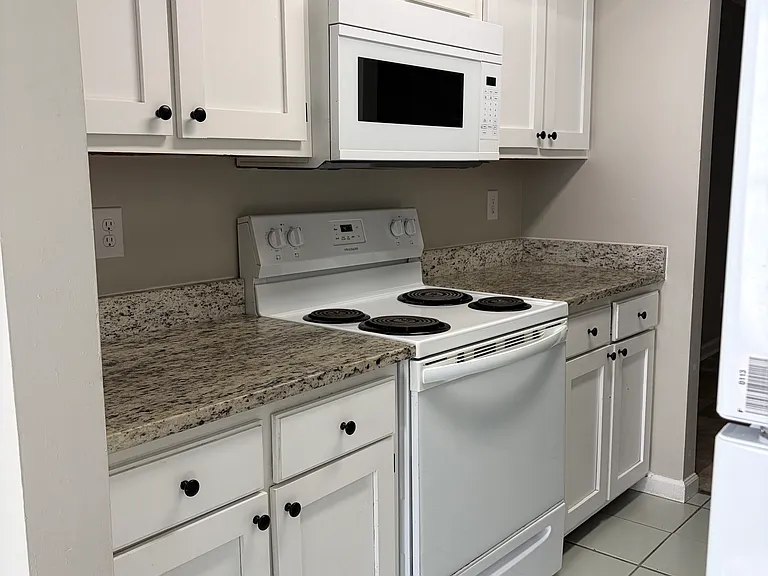 736 Morningside Ln — Photo 8