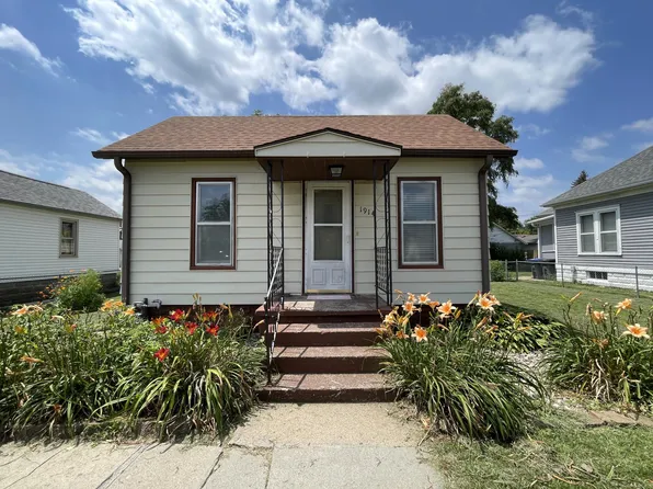 1914 S 10th St, Council Bluffs, IA 51501