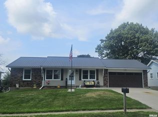 1304 9th St NW, Clinton, IA 52732