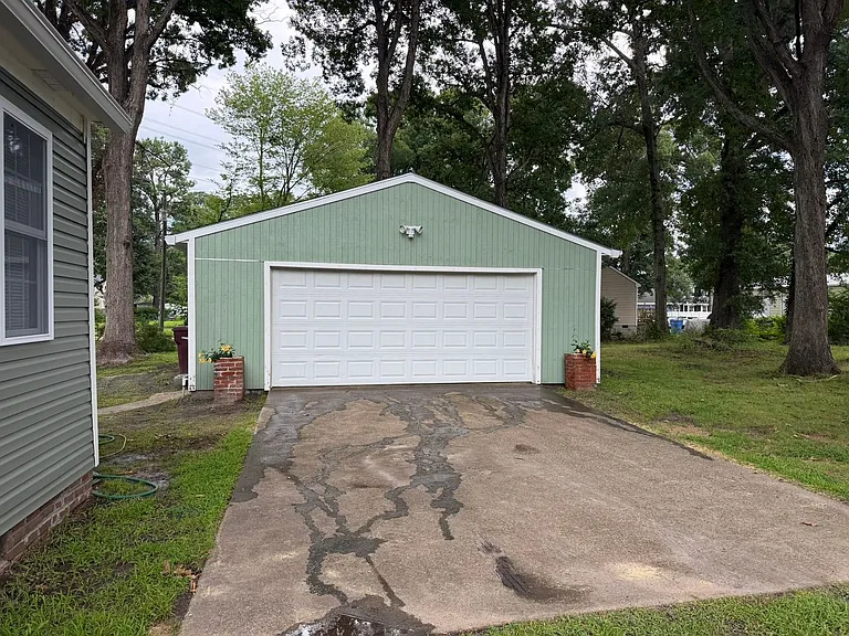 705 Canal Dr — Photo 10