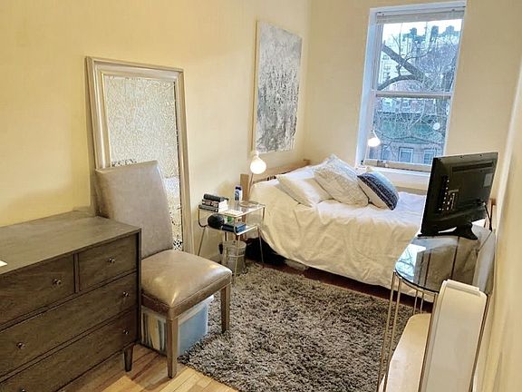 4th image of 49 W 94th St APT 4F
