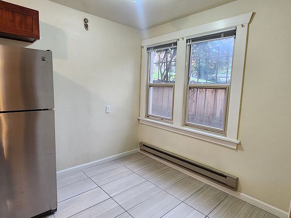 5th image of 526 Belmont Ave E APT 101