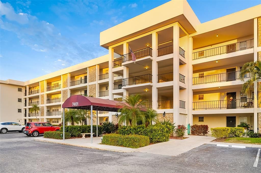 7461 W Country Club Dr N APT 404