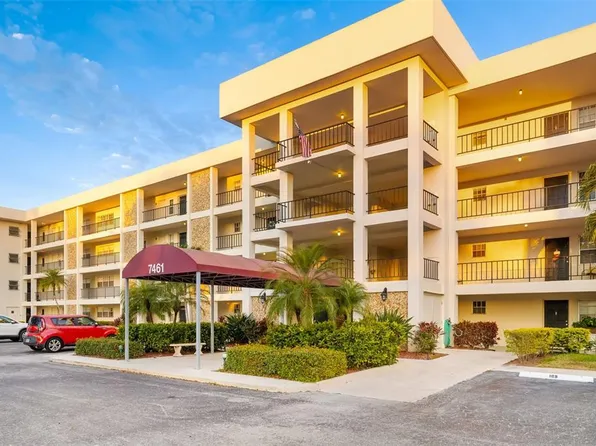 7461 W Country Club Dr N APT 404, Sarasota, FL 34243