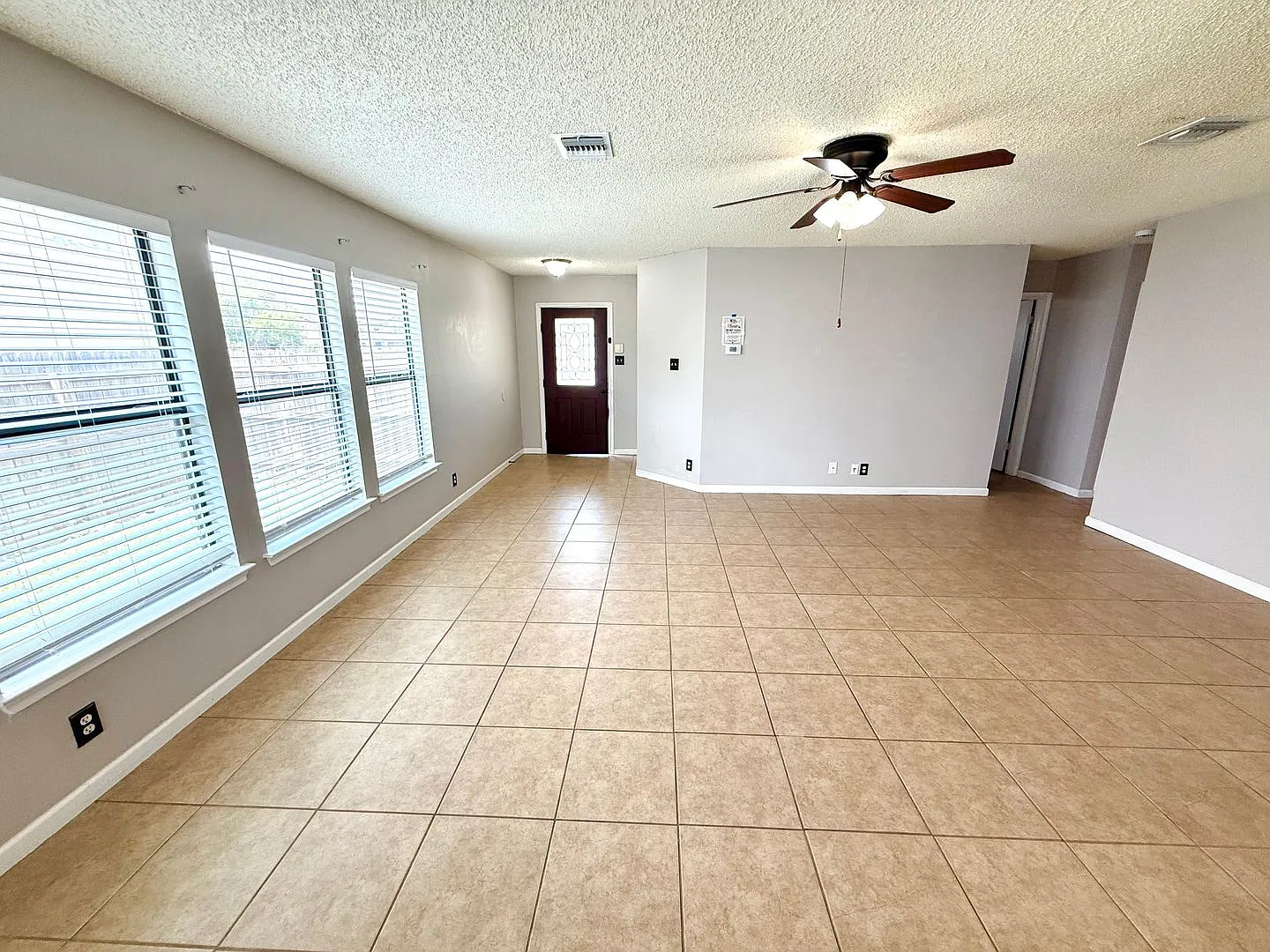 *Move In Special* Beautiful 3 Bedroom Home With Granite Countertops & Large Backyard — Photo 4