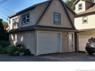 22 Bluff Rd W, Gales Ferry, CT 06335