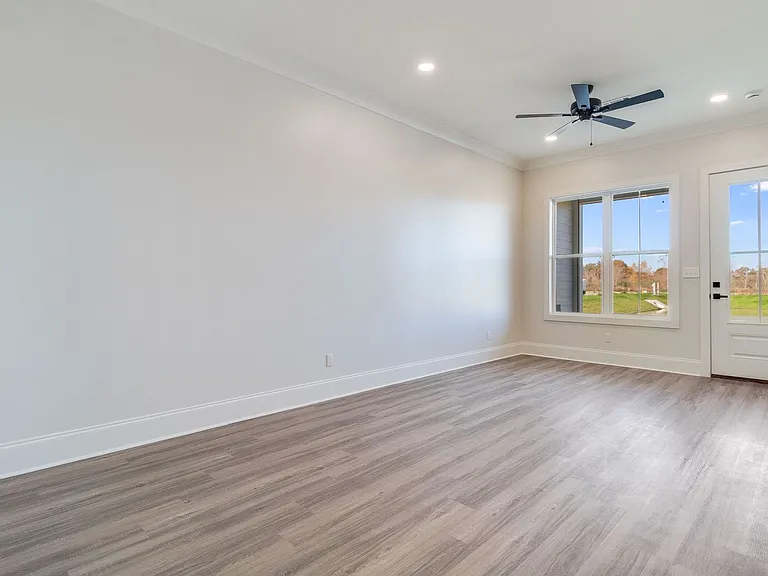 102 Perth Pl — Photo 12