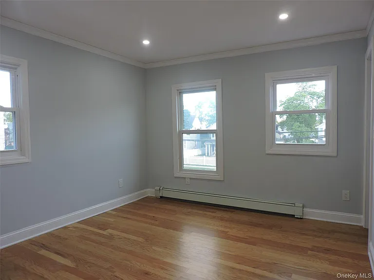 23 Maple Ave — Photo 4