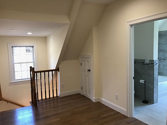 5th image of 13 Melville Ave