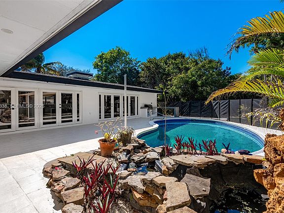 3rd image of 4121 SW 3rd St