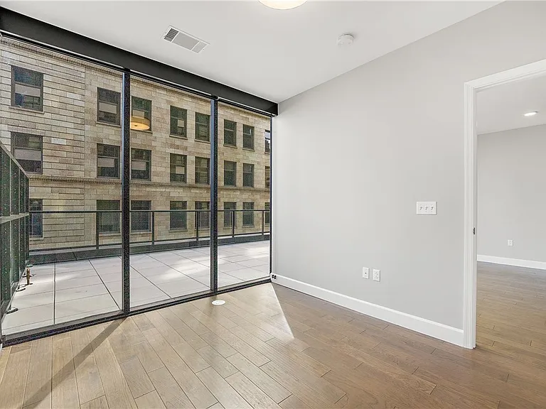 350 Oliver Ave #806 — Photo 7