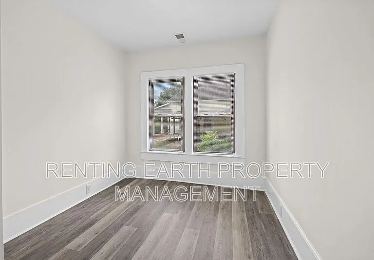 2608 Avenue G — Photo 8