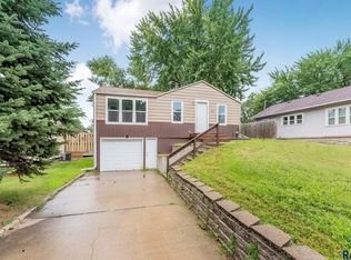 1304 E 22nd St, Sioux Falls, SD 57105