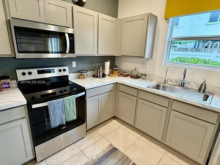 1710 SE 9th Ave — Photo 12