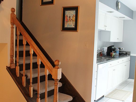 3rd image of 7670 Carmichael Dr