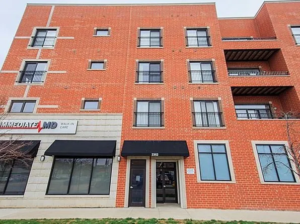 2352 W Byron St Unit 301, Chicago, IL 60618