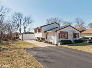26W351 Cooley Ave, Winfield, IL 60190