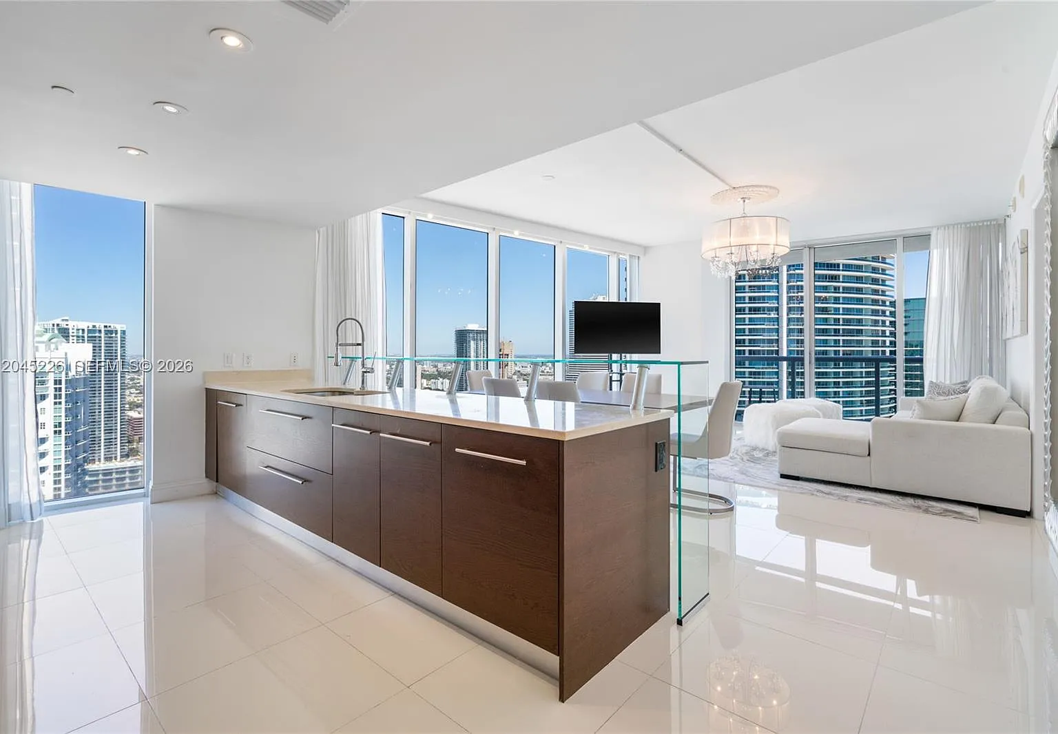Iconbrickell Condo No 1 — Photo 4