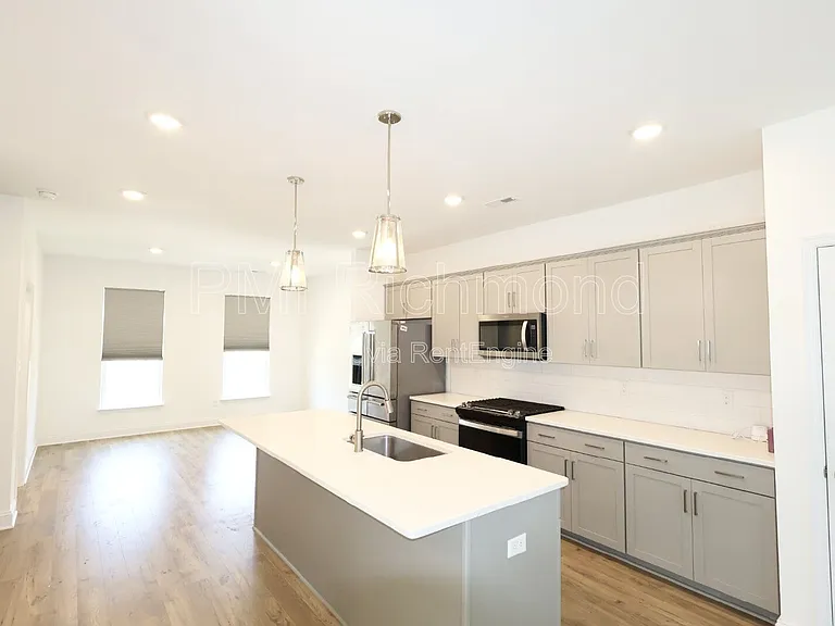 425 Randolph View Dr — Photo 17