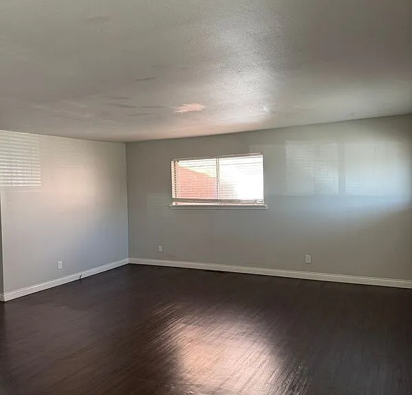 2929 E University St #4 — Photo 3