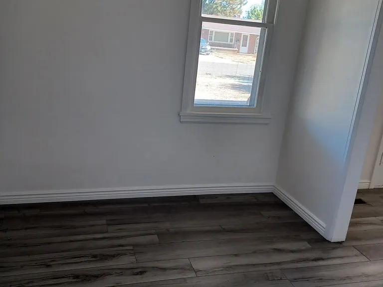 335 S 5 E — Photo 34