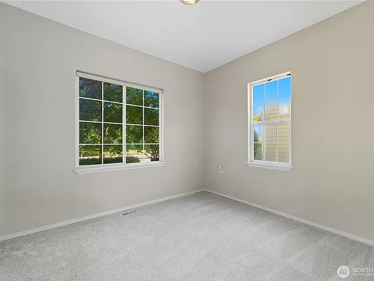 321 Craig St — Photo 12