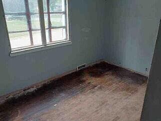 4th image of 256 Burr St