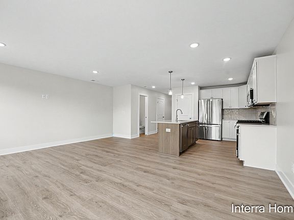 5th image of 916 Indiana Ave #15