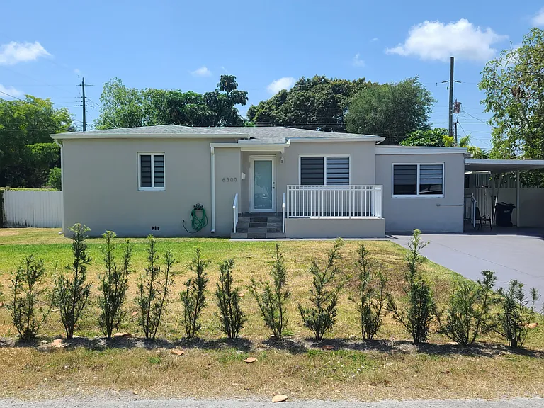 6300 SW 21st St — Photo 1