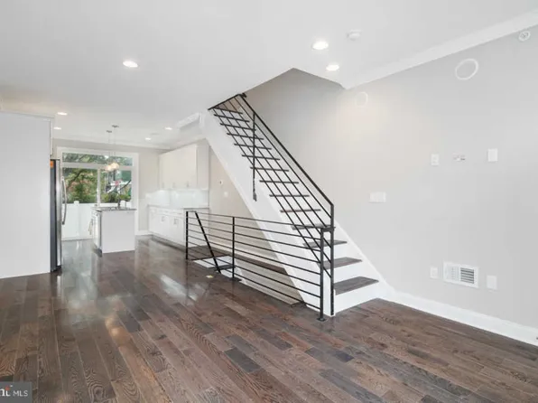 2131 N 10th St, Philadelphia, PA 19122
