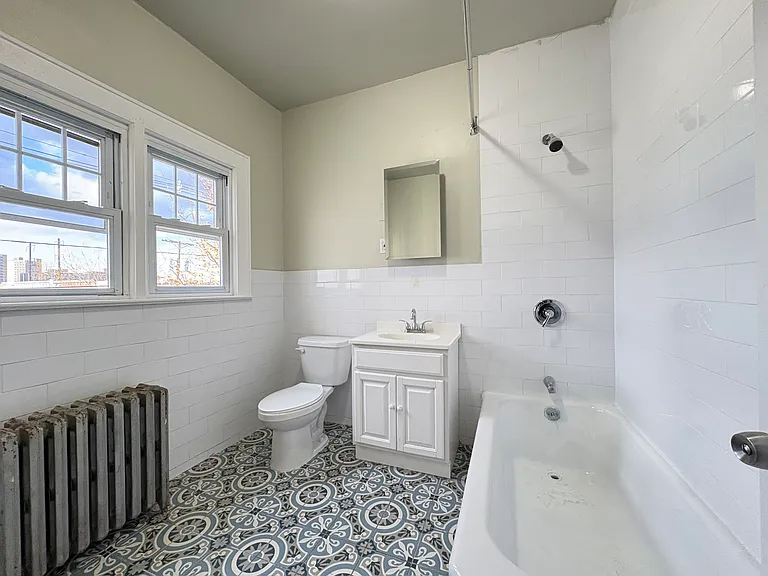 1043 Jefferson Ave #1 — Photo 11