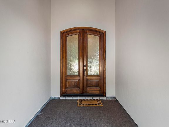 4th image of 300 N Village Dr
