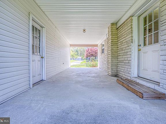5th image of 321 E Glenn Rd