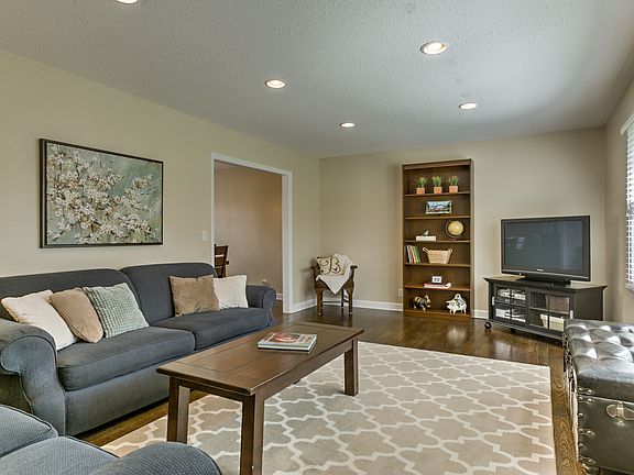 4th image of 542 S 118th St