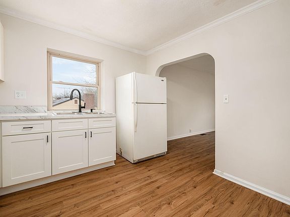 3rd image of 3285 Rose Ave