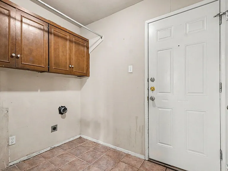 4237 Foliage Dr — Photo 17