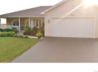 6212 Hoover Rd, Sanborn, NY 14132