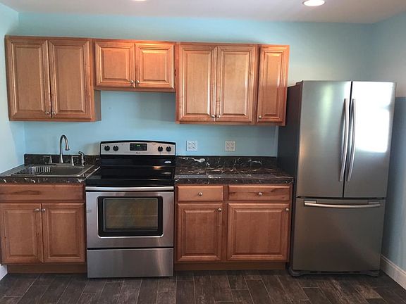 kitchen, includes stove, microwave, fridge with ice maker