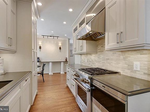 5th image of 112 N Brook Ln