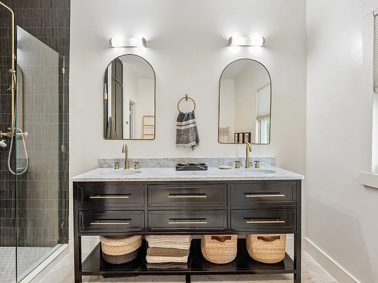 310 N Montclair Ave — Photo 21
