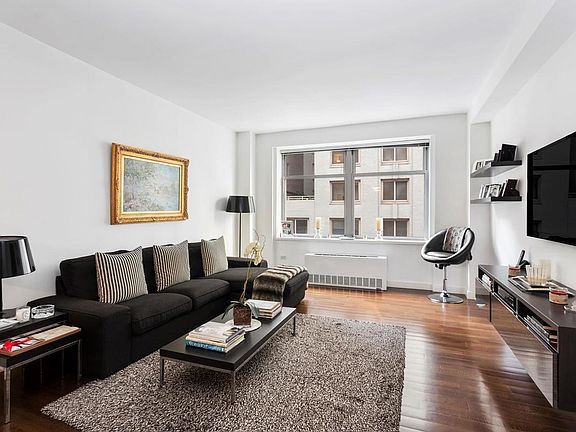 3rd image of 100 W 58th St #9FN