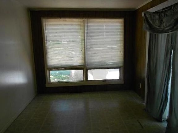 5th image of 107 Manley Ave