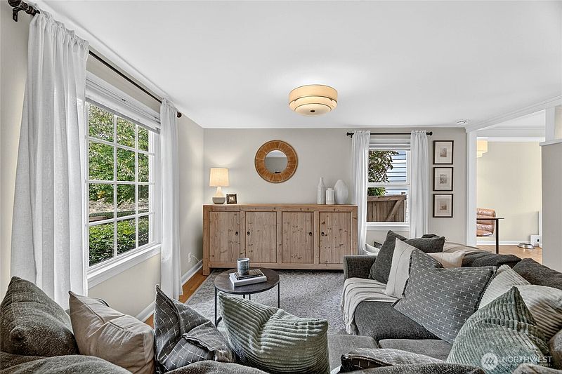 4th image of 3826 Belvidere Avenue SW
