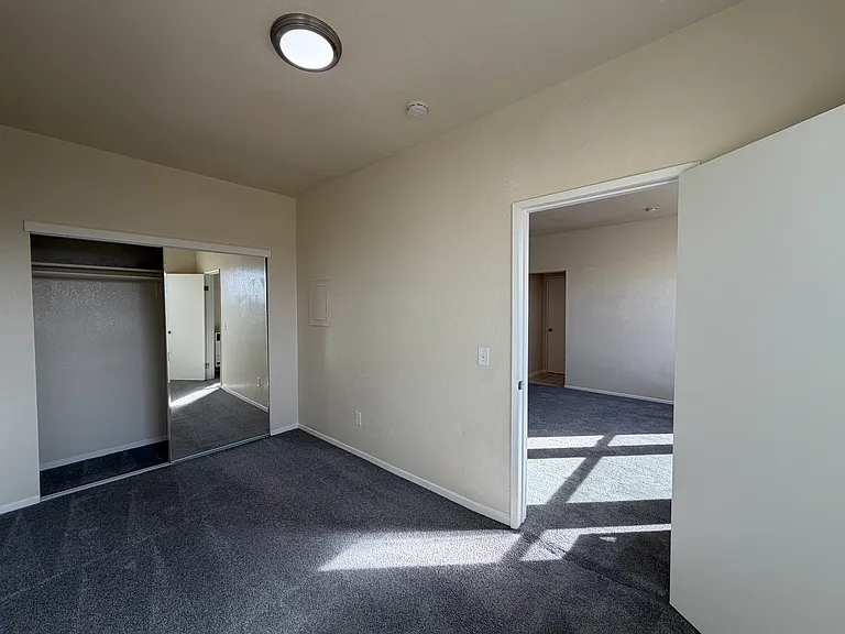 19th Street Apartments — Photo 6