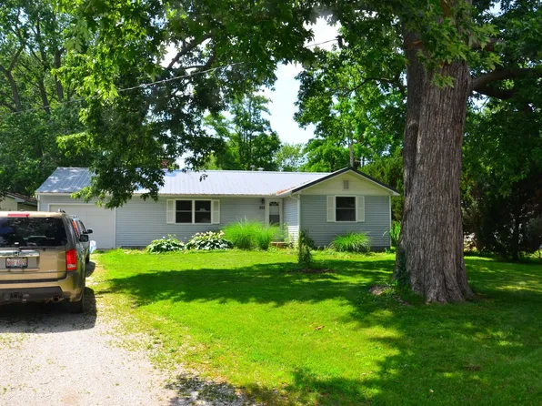 303 E Franklin St, Mahomet, IL 61853