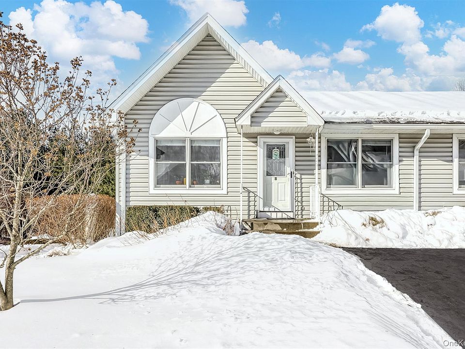 1st image of 8 Windsor Circle