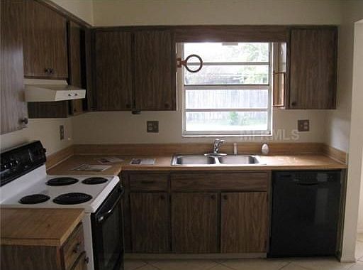 3rd image of 920 Carolina Cir