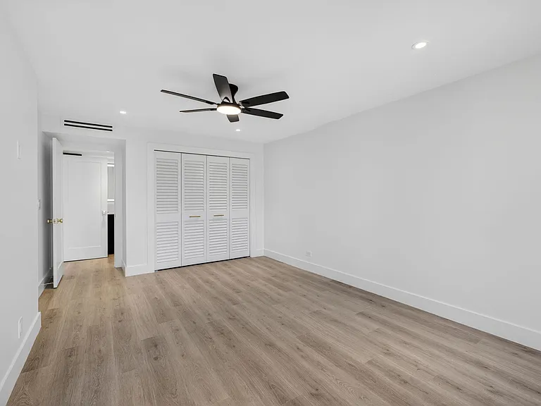 136 Lakeshore Dr — Photo 32
