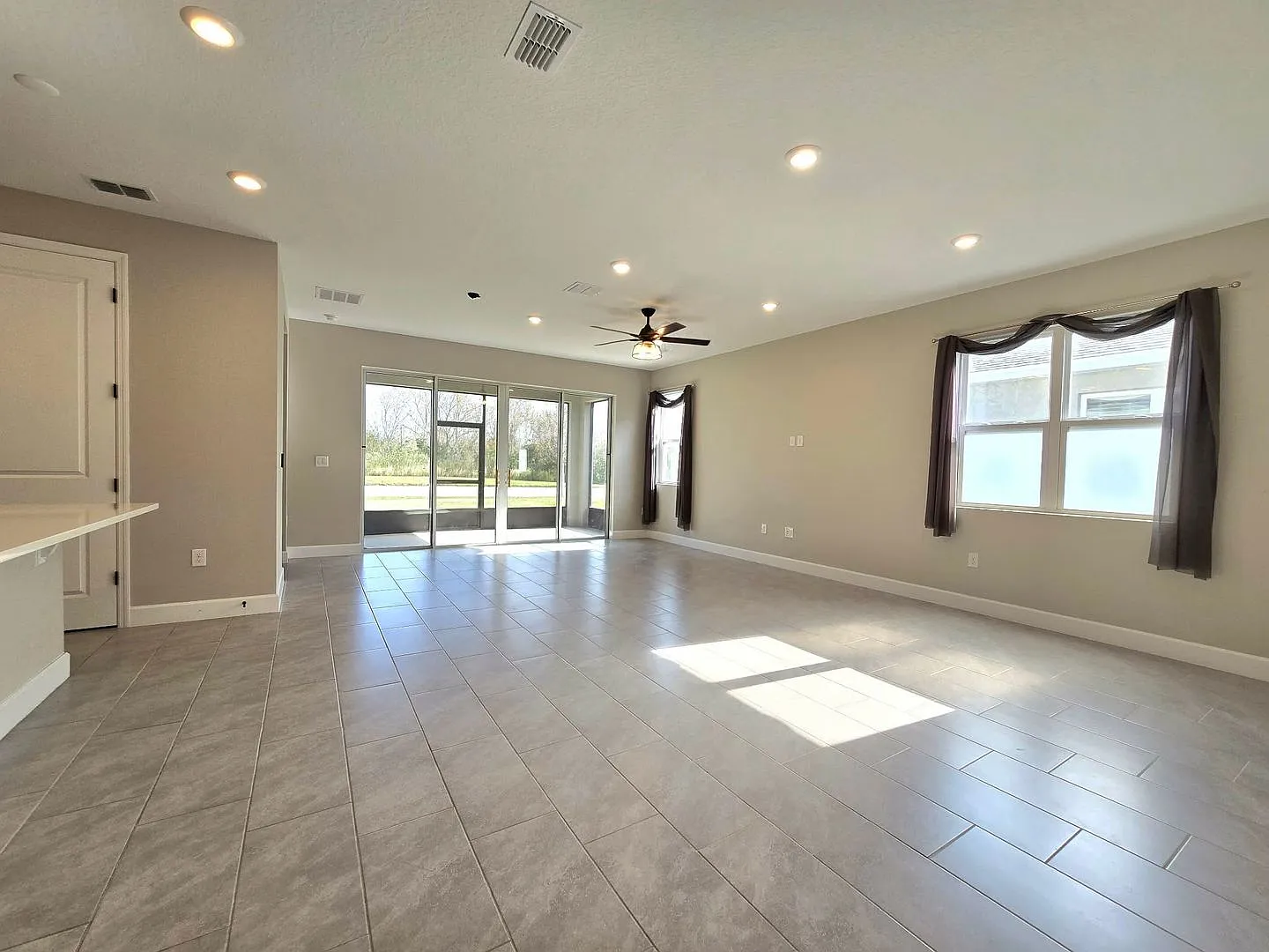 4/3 Home for Rent in S. Lakeland, NOW available! — Photo 3