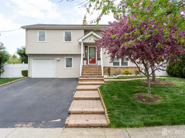 14 Hopatcong Dr, Lawrence Township, NJ 08648